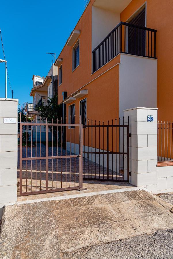 Апартаменти Casa Angela Санта-Кроче-Камерина Екстер'єр фото